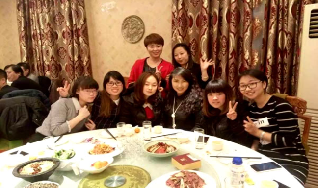 年会聚餐